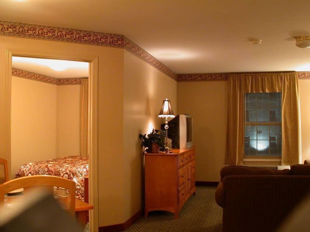 Ramada By Wyndham Sellersburg/Louisville North Exterior photo